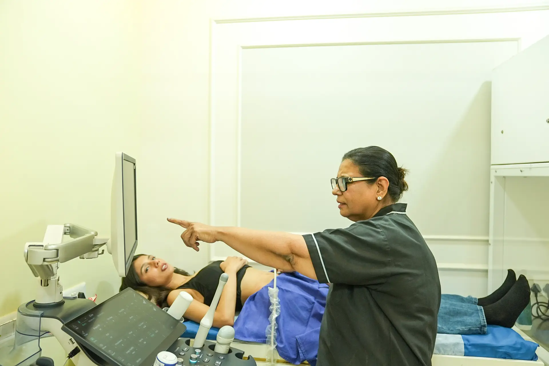 EPIA specialist reviewing an antral follicle count ultrasound
